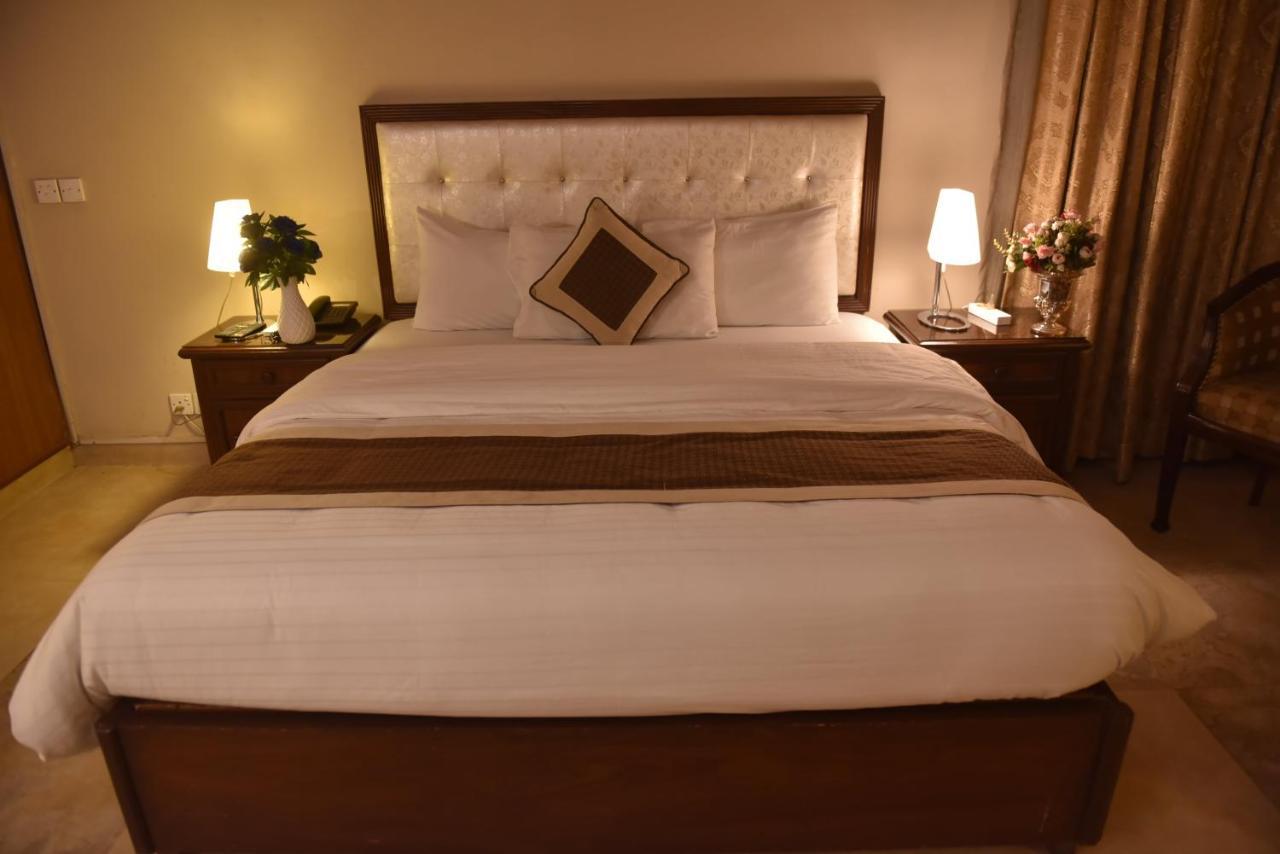 Shalimar Tower Hotel Lahore Esterno foto